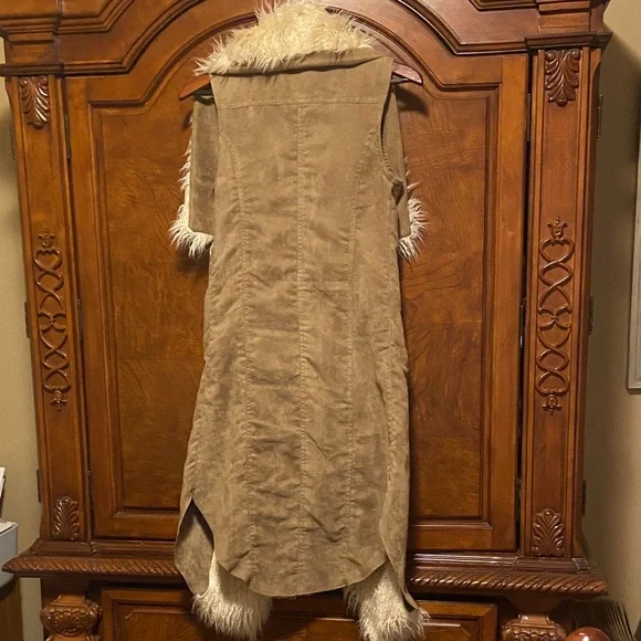 Stevie Suede Vegan Long Vest with Faux Fur Trim  Size Small - Picture 8 of 10
